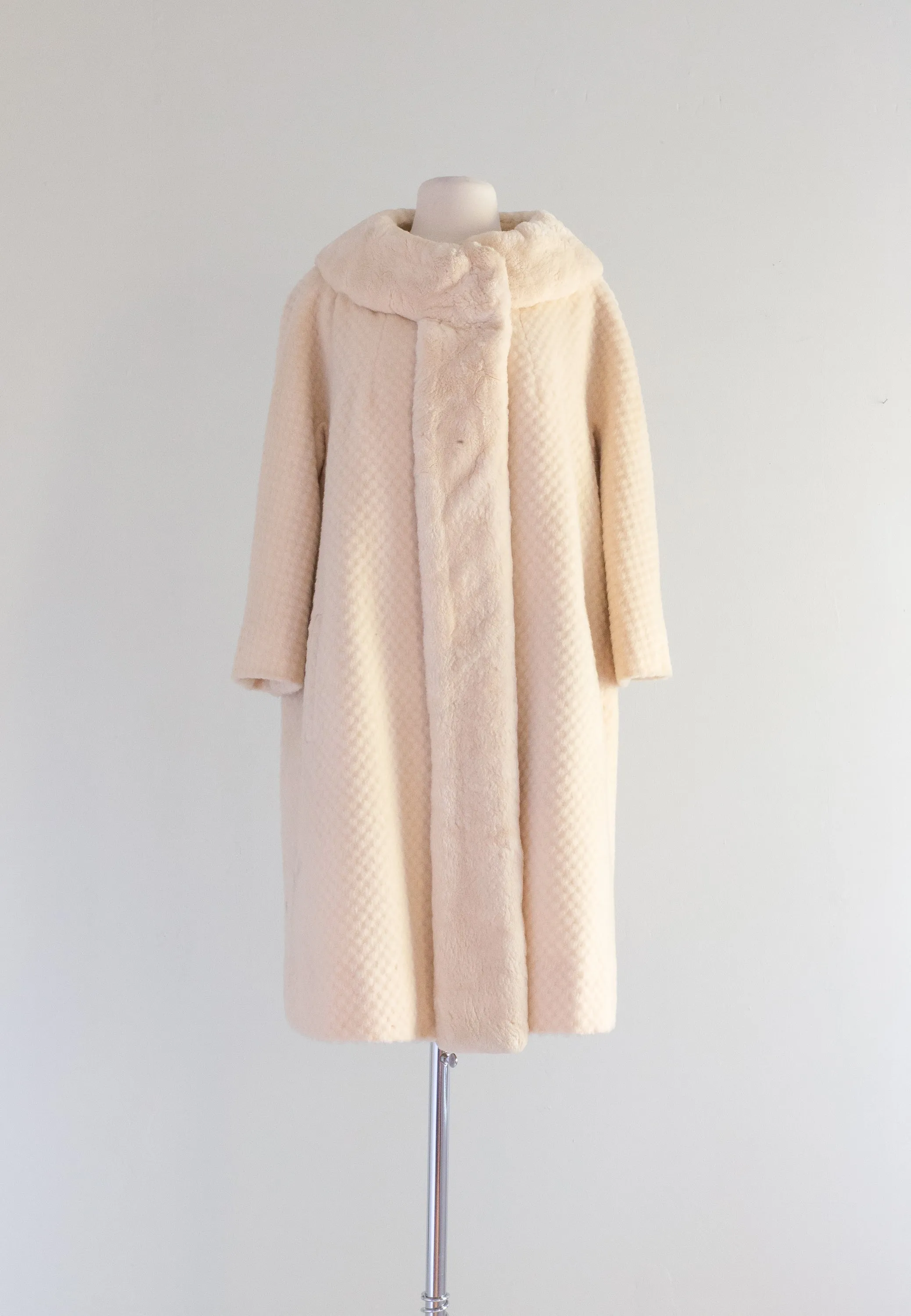 1960's Ivory Wool Cocoon Coat With Beaver Fur Trim and Collar / M