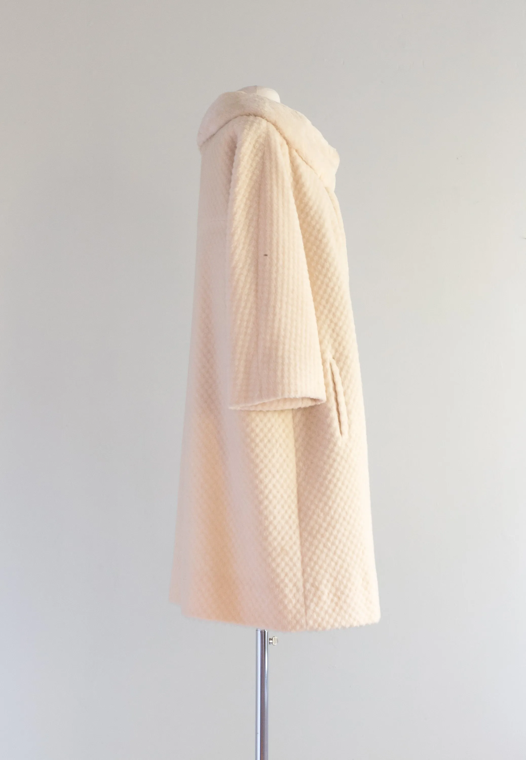 1960's Ivory Wool Cocoon Coat With Beaver Fur Trim and Collar / M