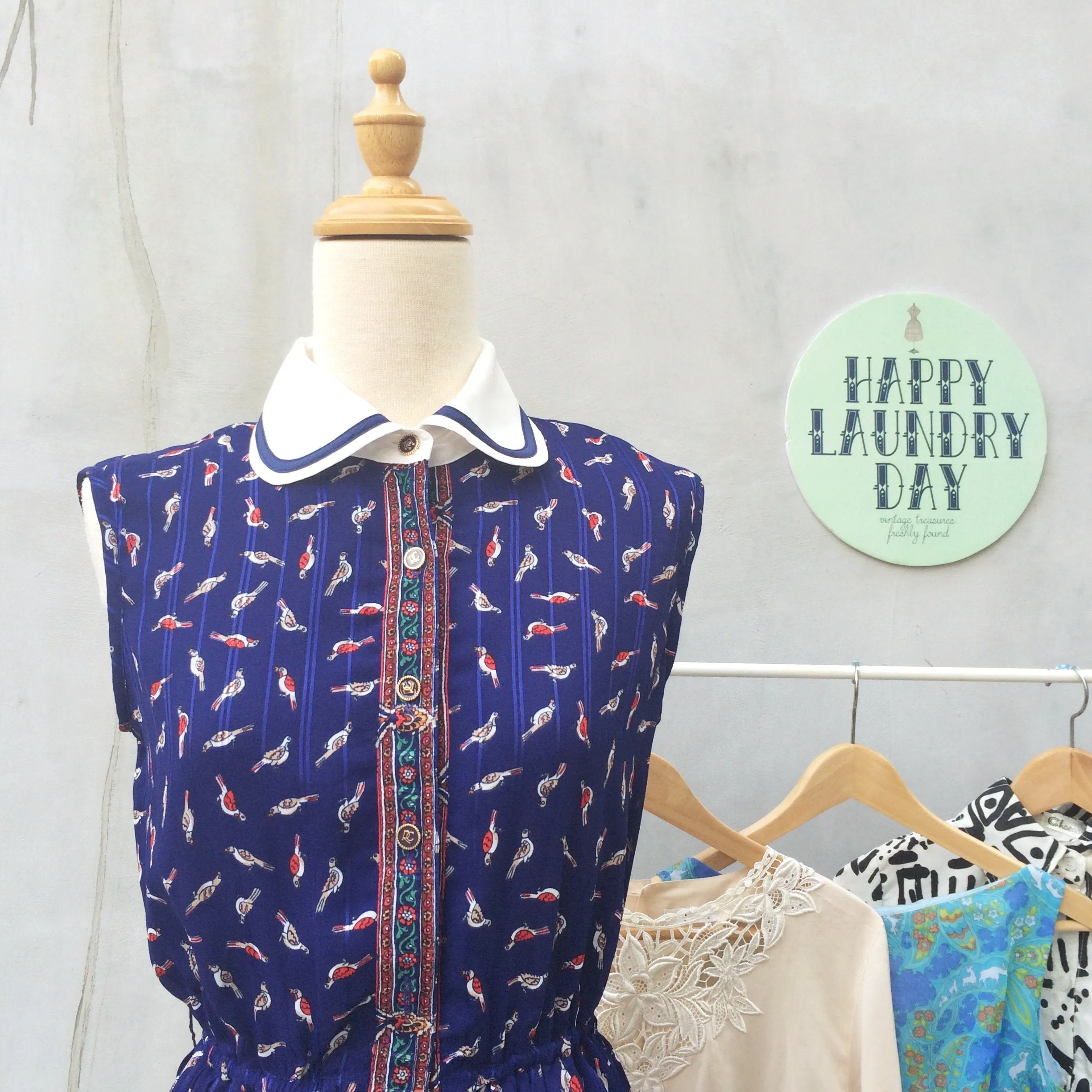 Birds & Bees | Vintage 1940s floral birds and garden scene Pleated Tea Dress