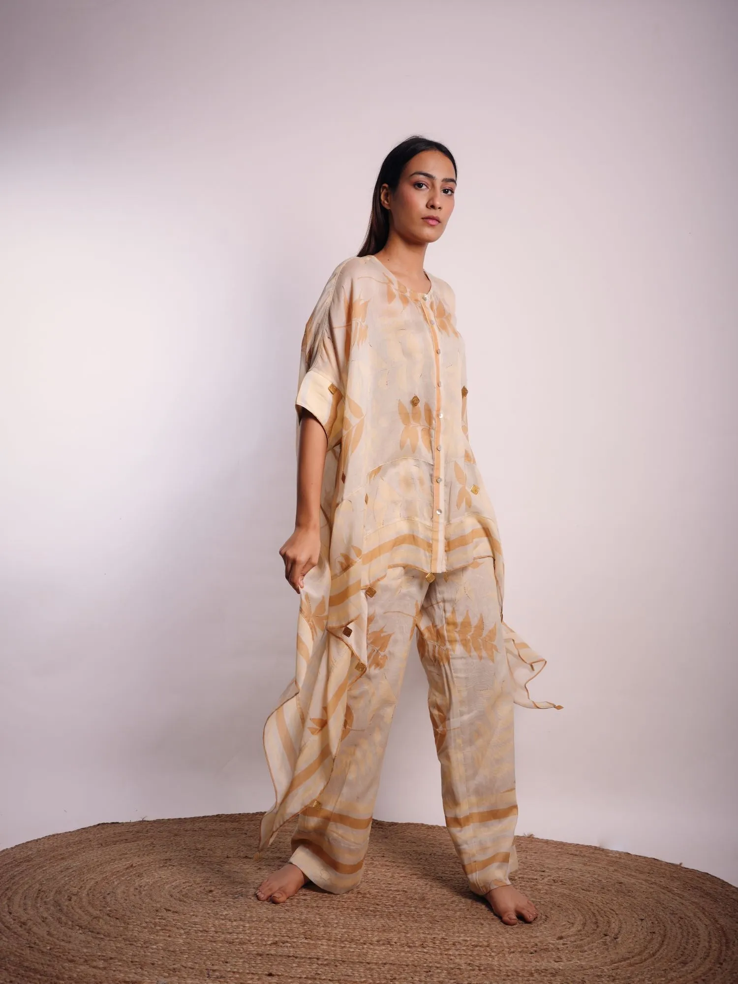 FOLIAGE CAPE AND PANTS SET (ICE TAN)